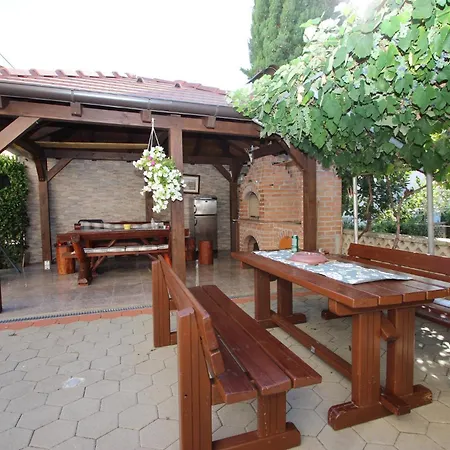 Rose Apartment